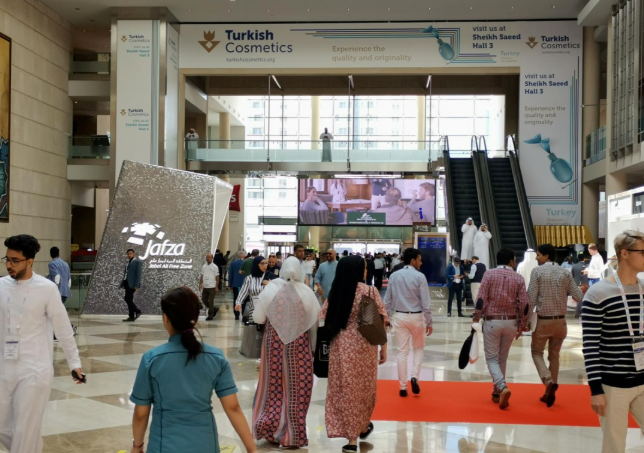 迪拜美容展7.png